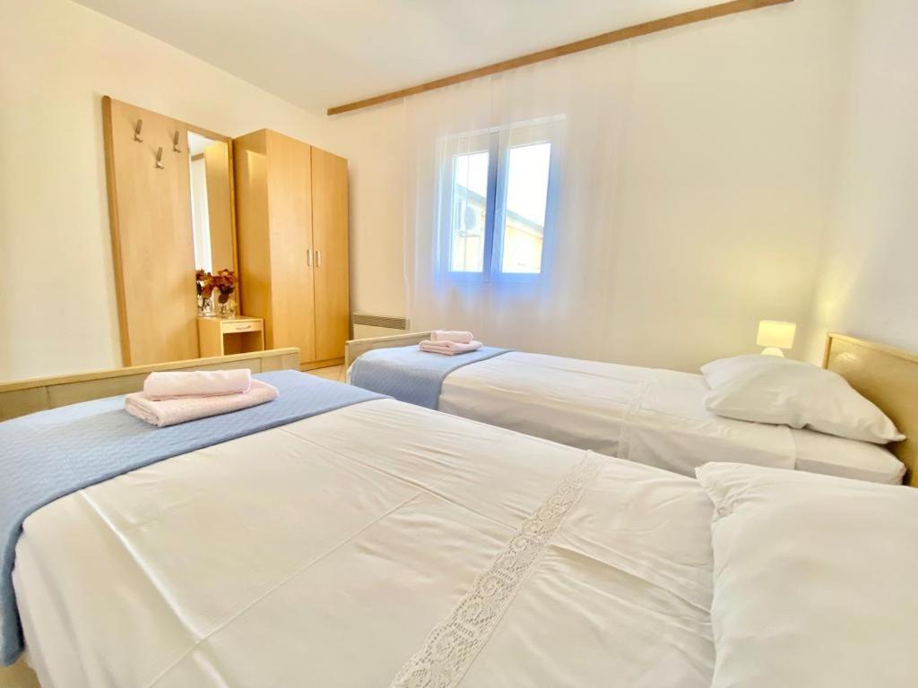 Porat Apartment Starigrad Paklenica Exterior photo