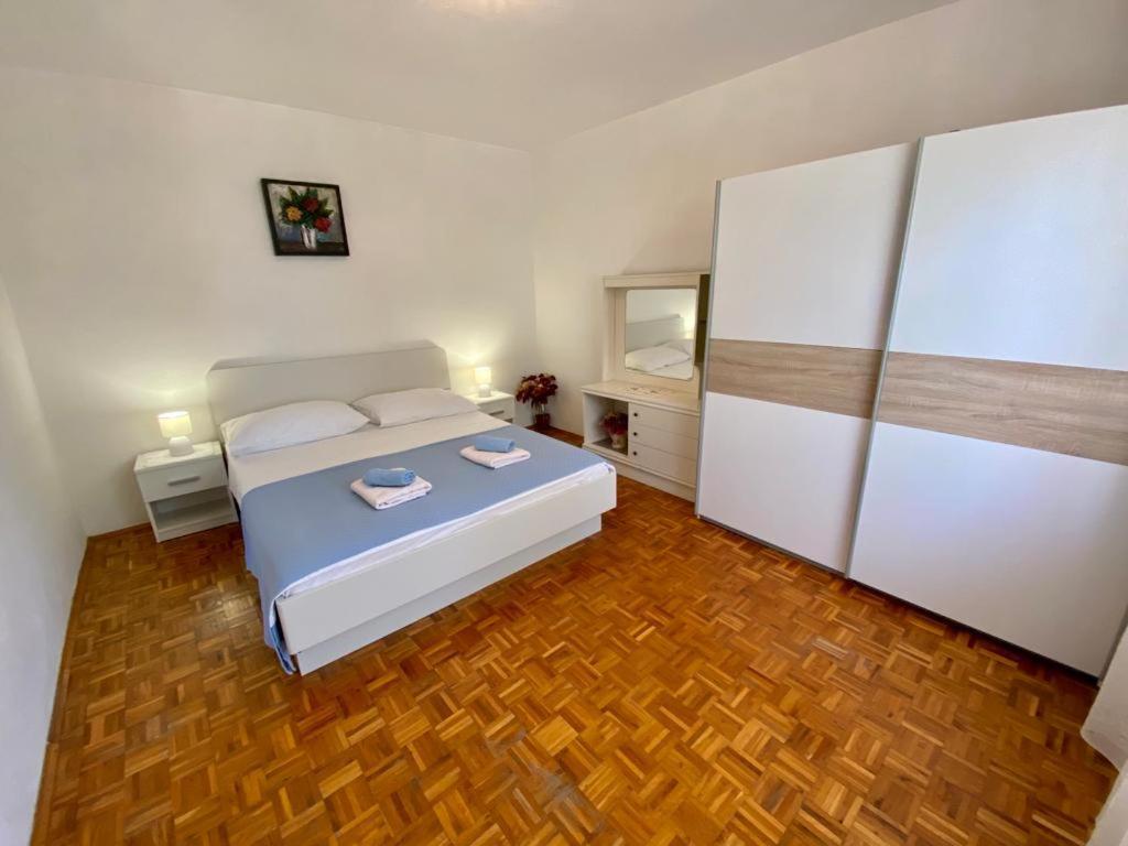 Porat Apartment Starigrad Paklenica Exterior photo