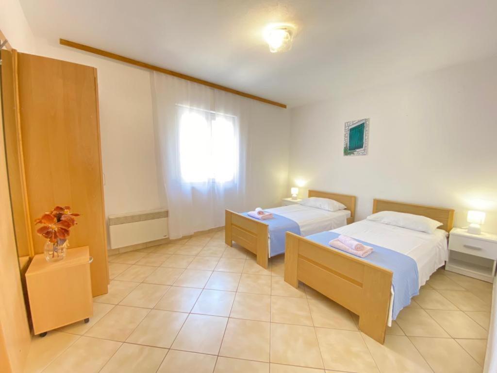 Porat Apartment Starigrad Paklenica Exterior photo
